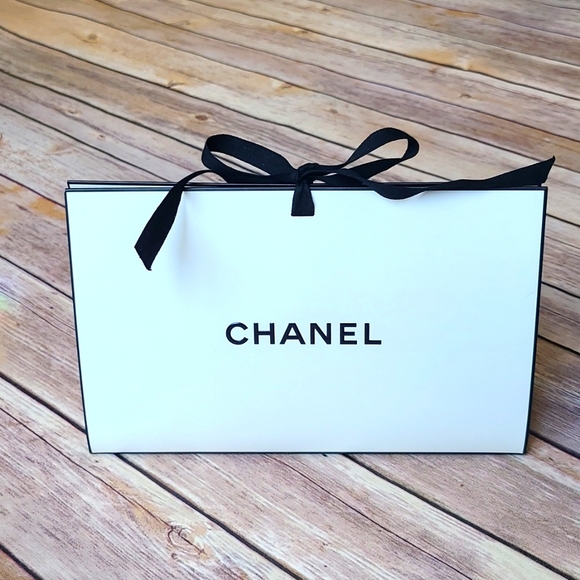 CHANEL gift box - Picture 4 of 4